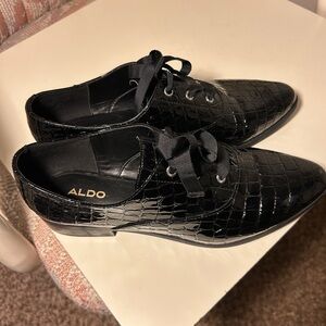 ALDO Black Croc-Patterned Loafers size 10